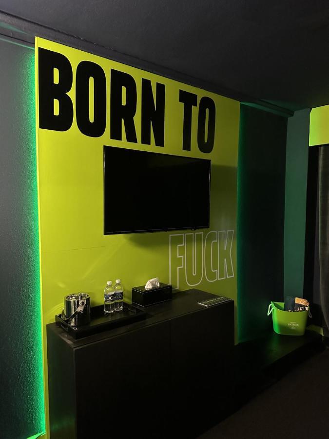 Mari Jean Hotel - All Adults Welcome 세인트피터즈버그 외부 사진